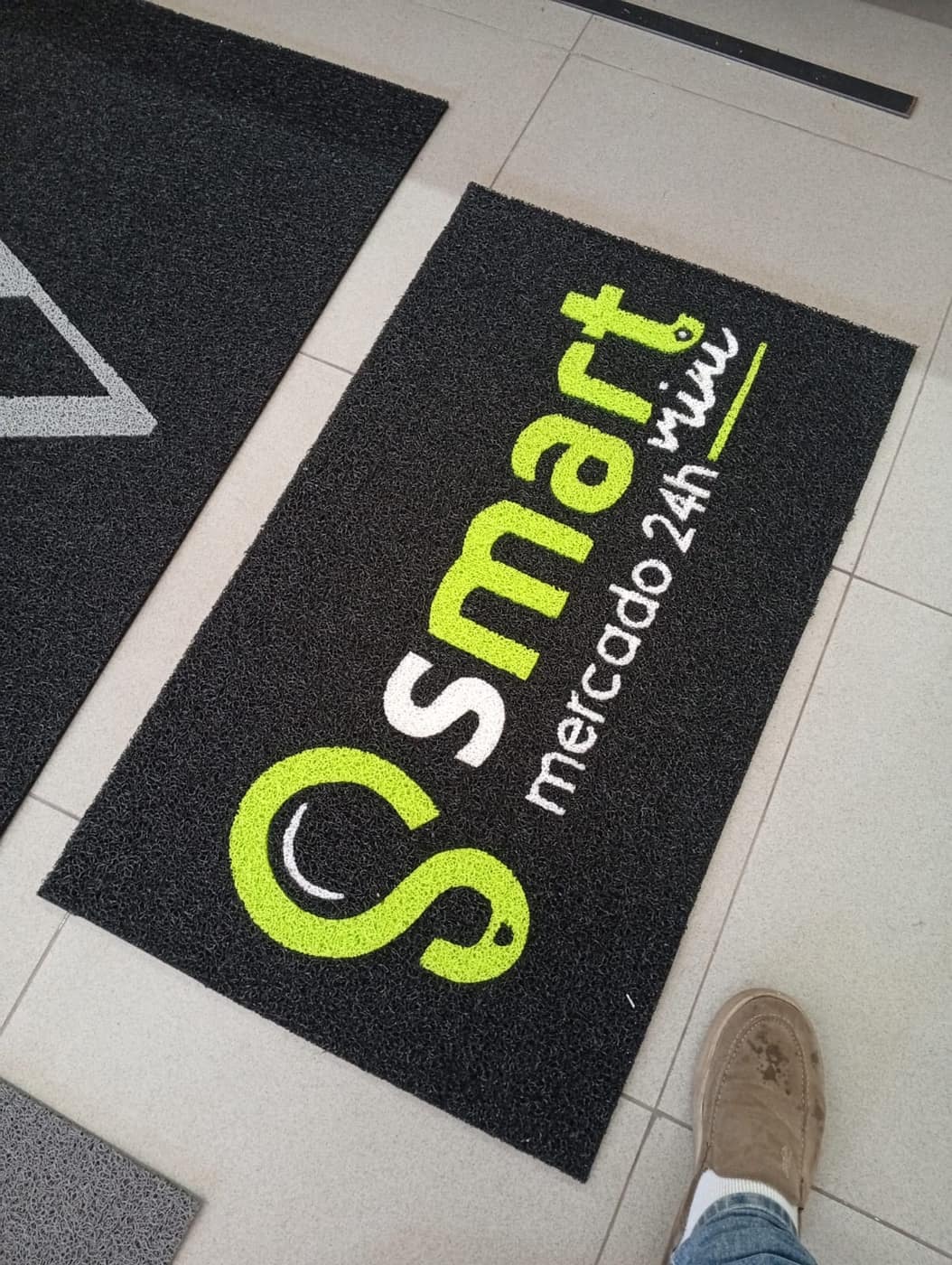 Tapete Smart Mercado 24h verde e preto